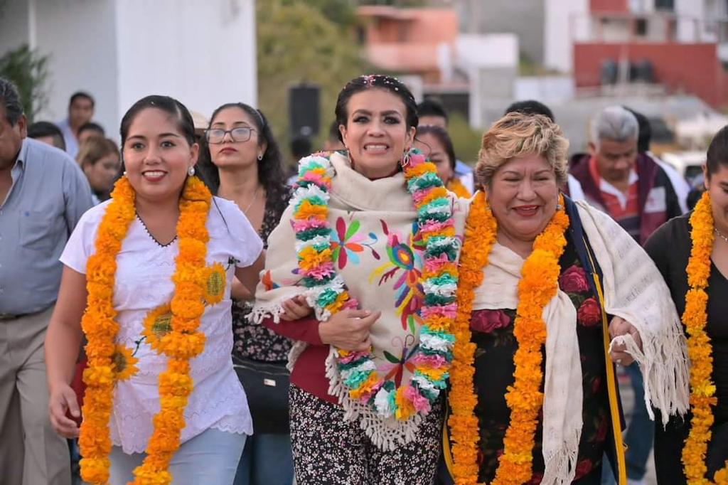 Entrega Presidenta Norma Otilia Hern Ndez Mas Obras A Colonias De